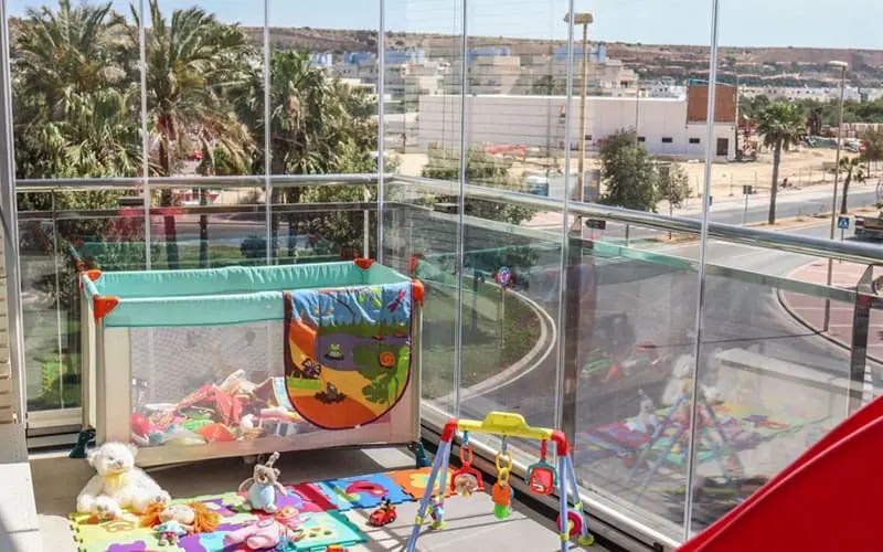 Lumon cortina de cristal terraza niños - Panorama